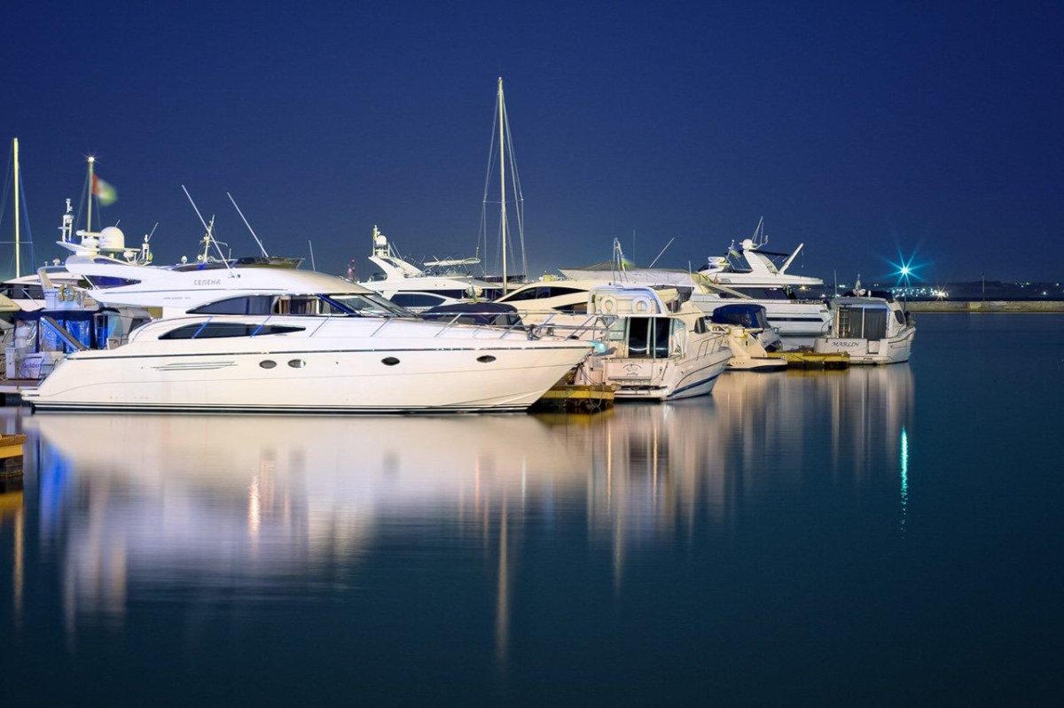 Яхта Модена Севастополь