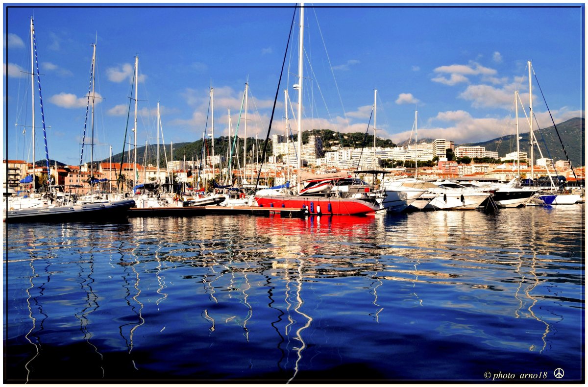 Яхты в порту Италии