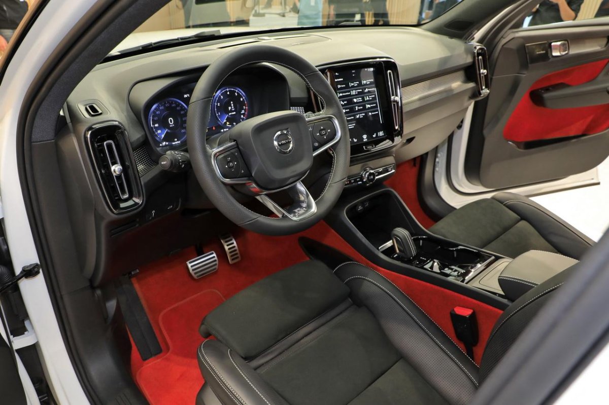 Вольво хс40 внутри