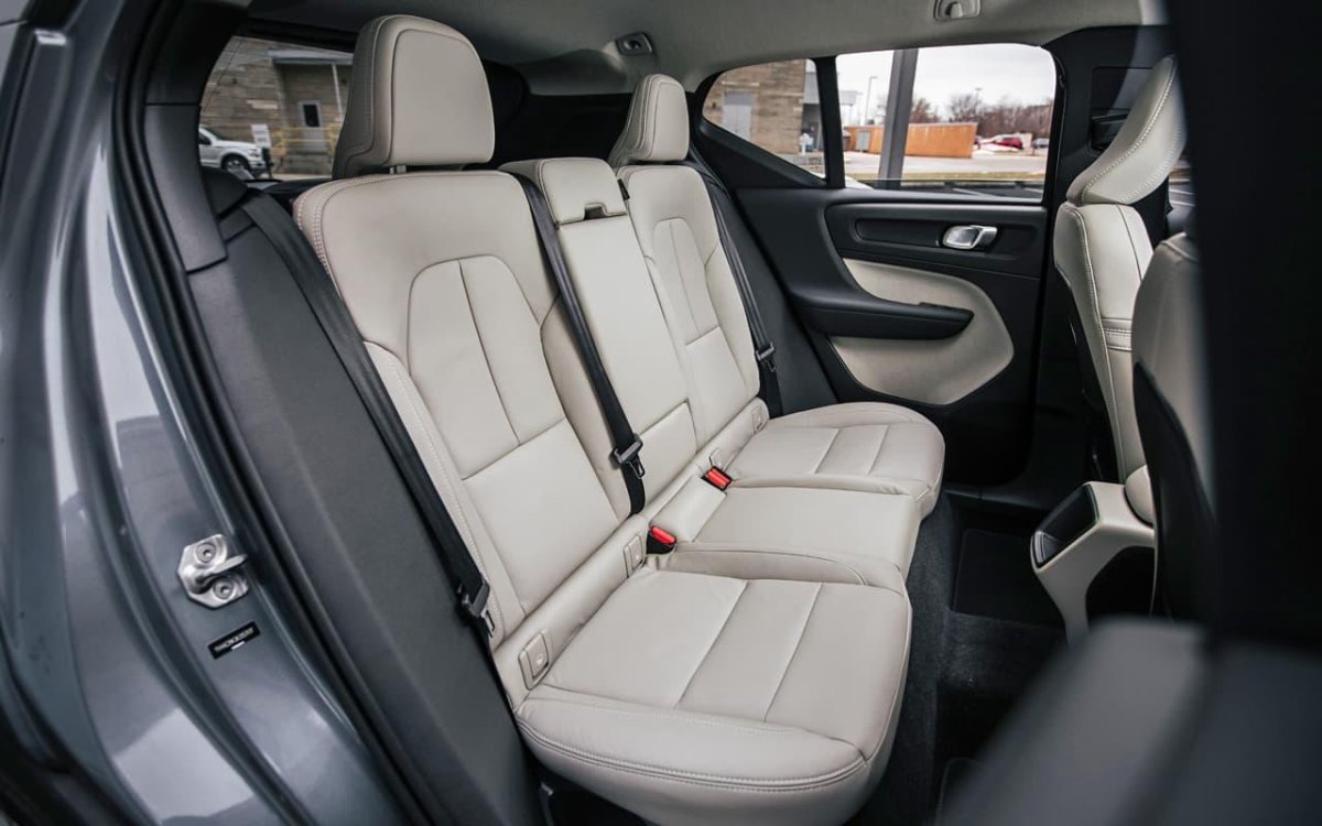 Volvo xc40 белый салон