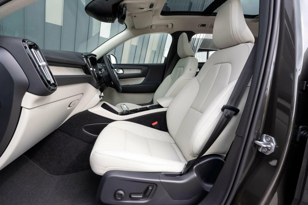 Volvo xc40 белый салон