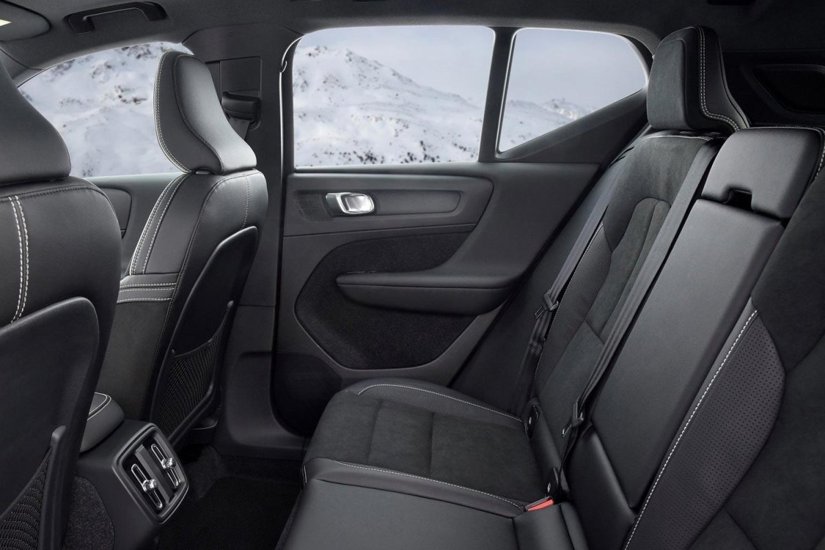 Вольво хс40 салон