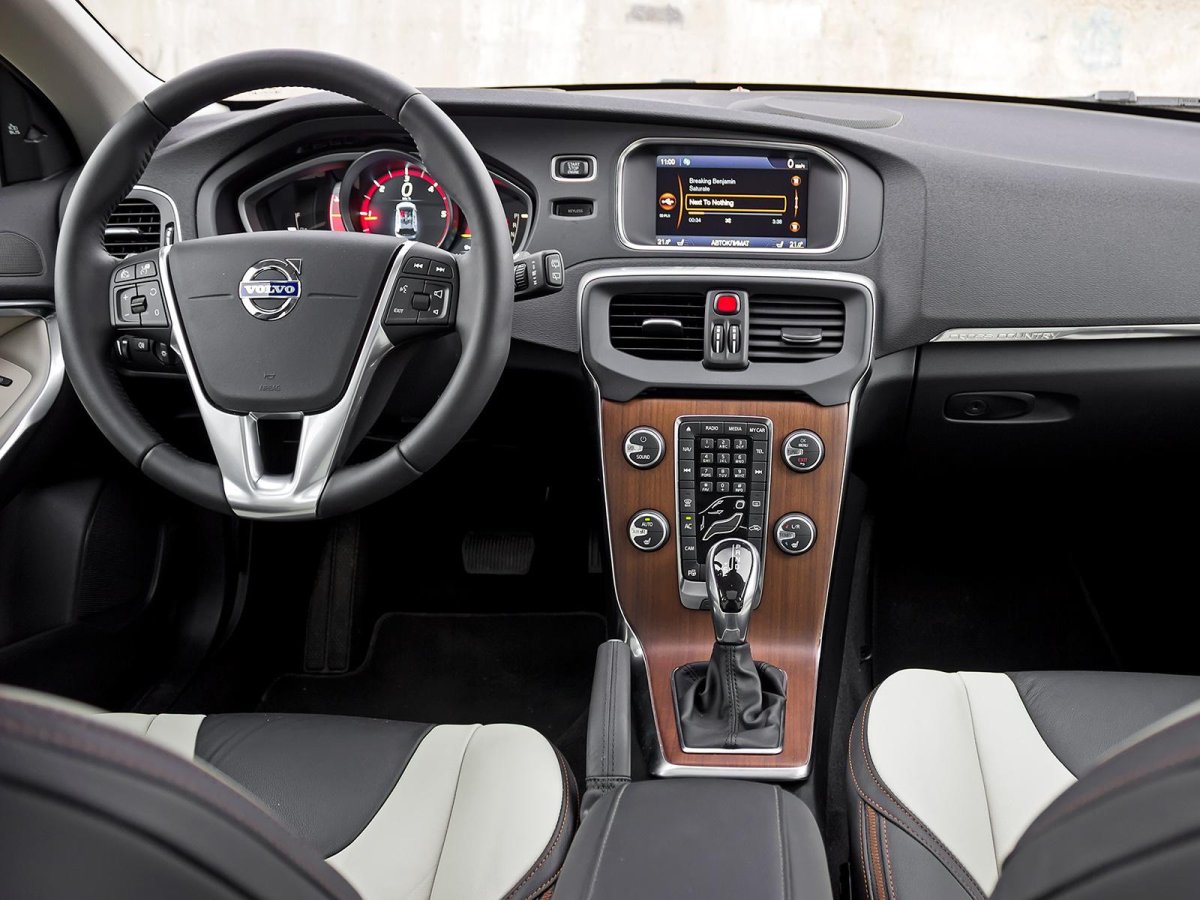 Вольво v40 салон