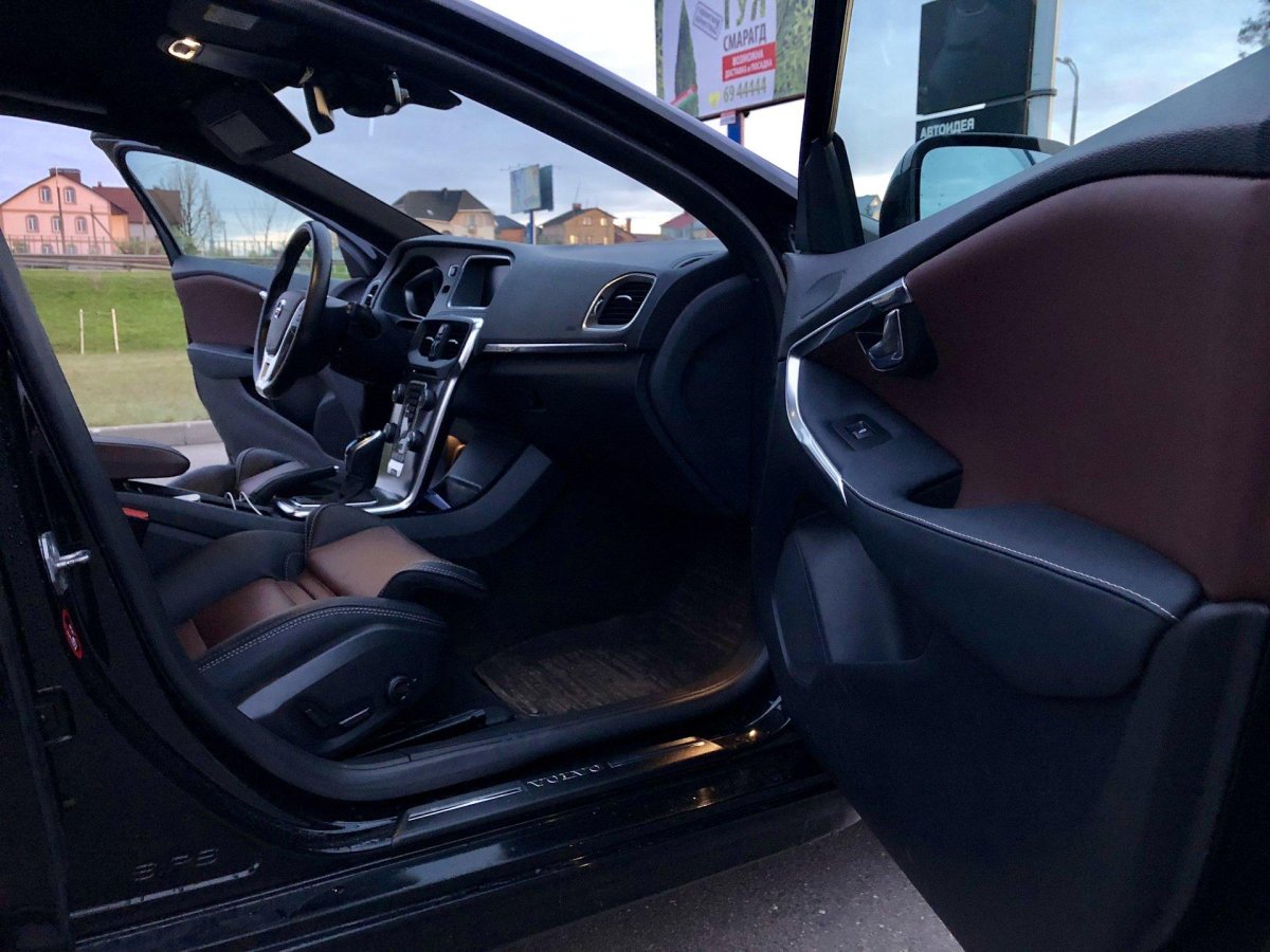 Вольво хс40 салон