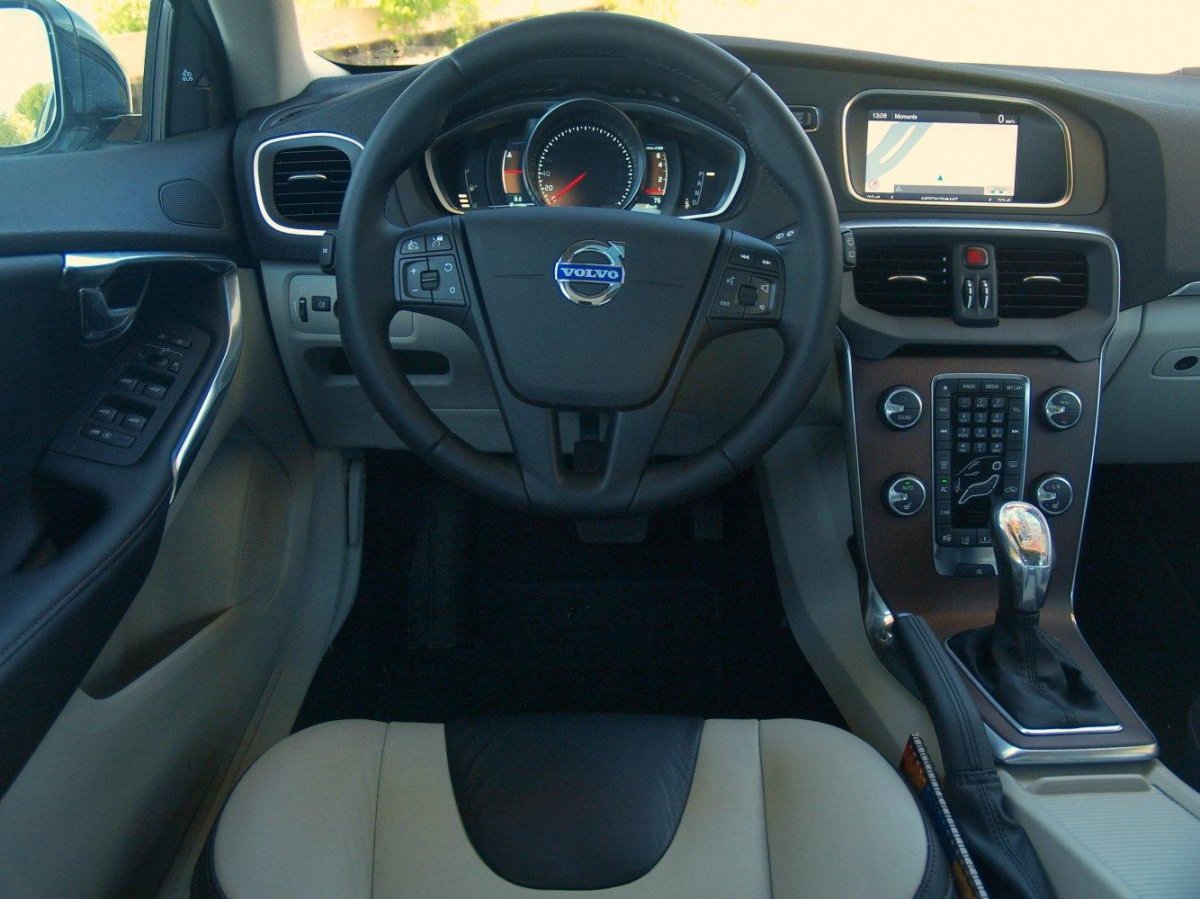 Вольво с 40 салон