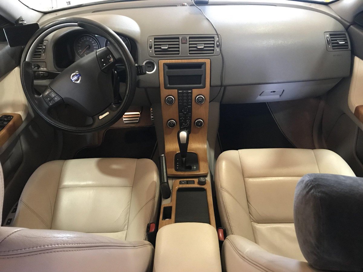 Volvo s40 II салон