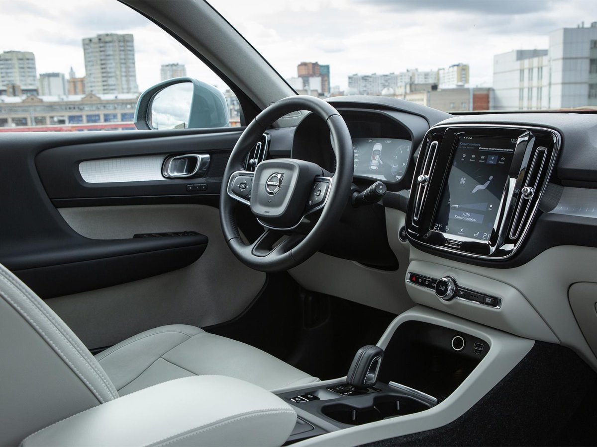 Volvo кроссовер xc40 салон