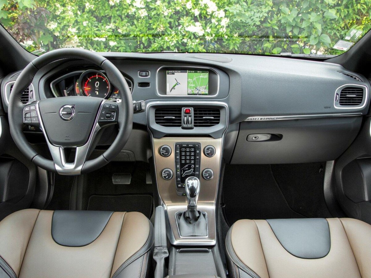 Вольво v40 Cross