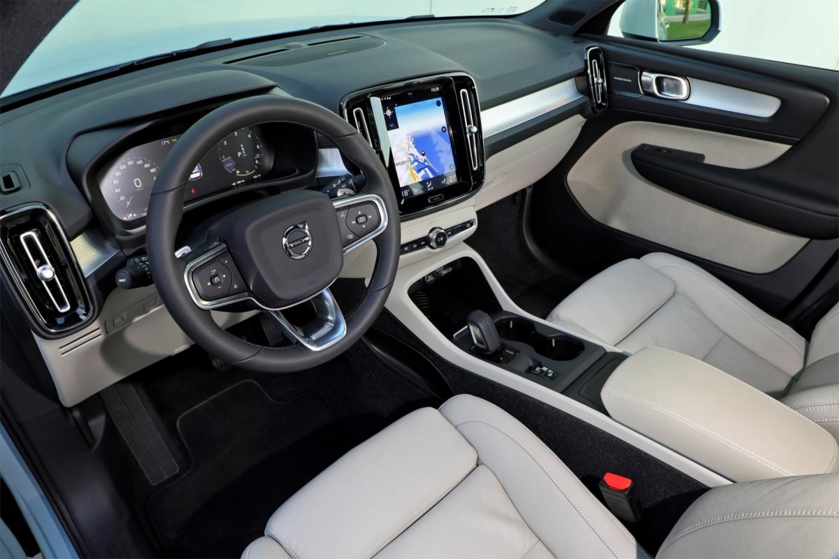 Вольво хс40 2021