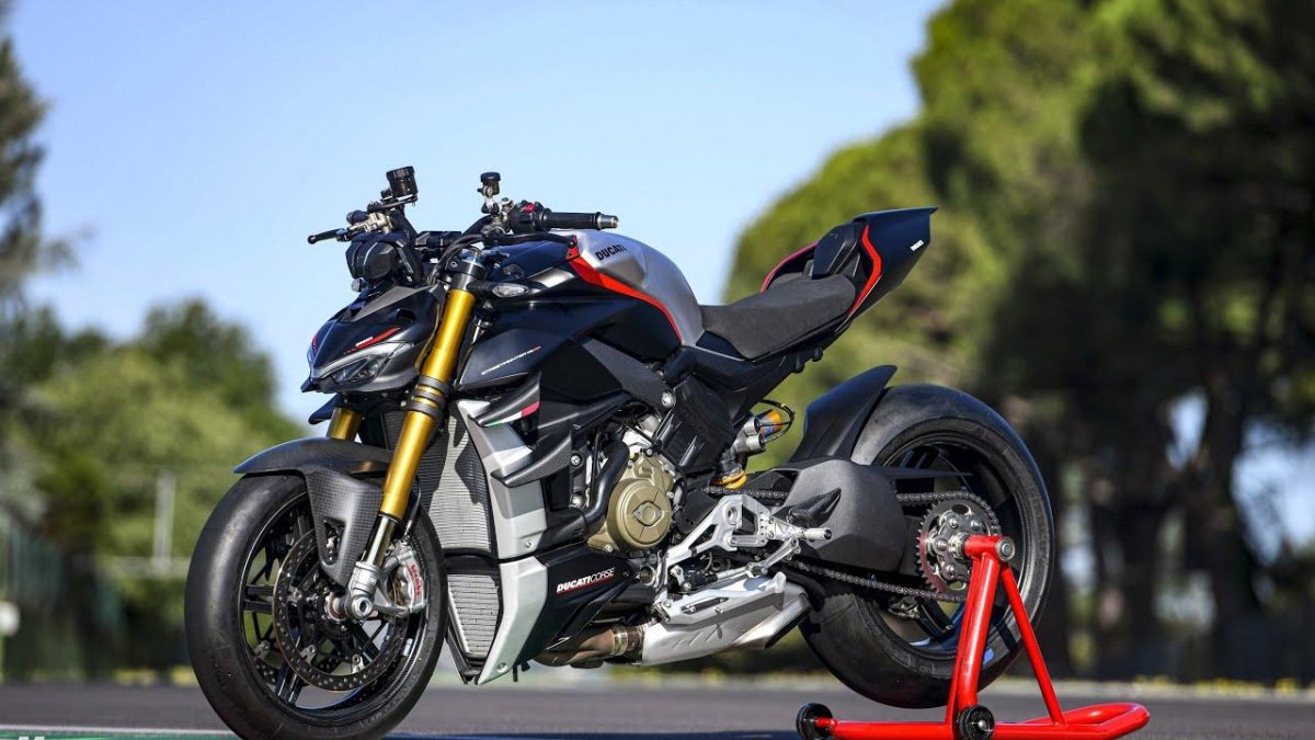 Ducati Streetfighter v4