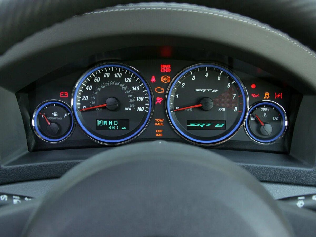 Jeep Cherokee приборная панель