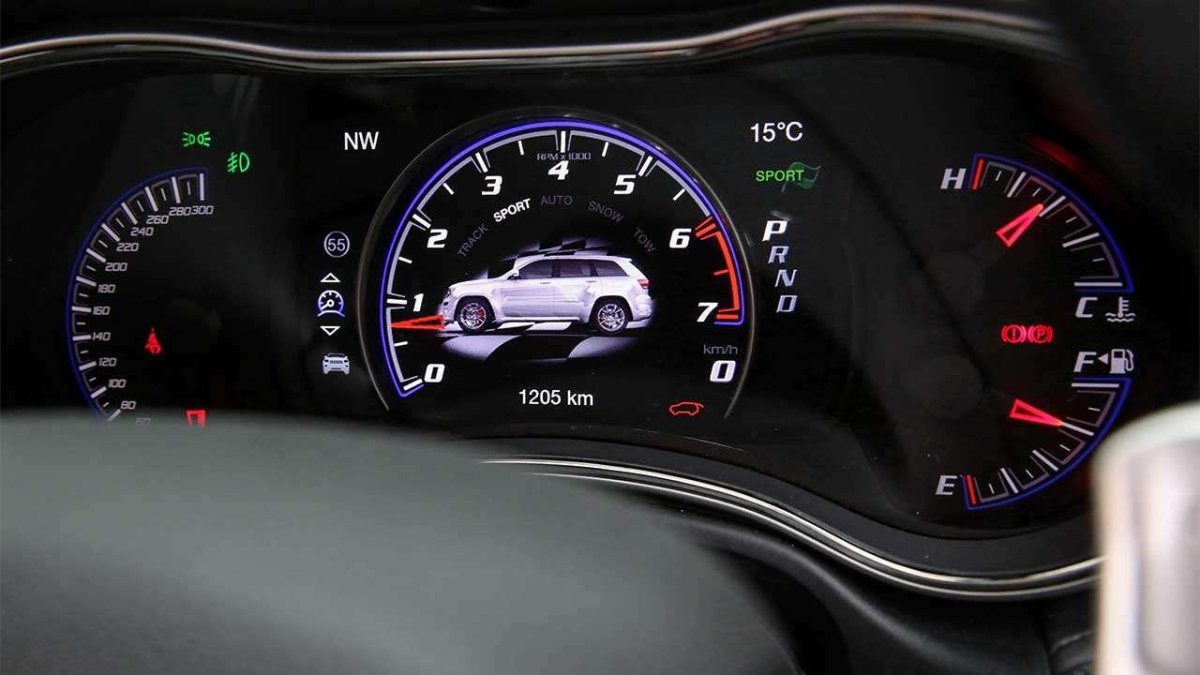 Приборная панель Гранд Чероки