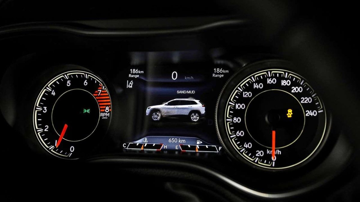 Jeep Cherokee приборная панель