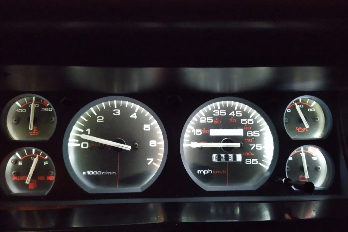 Cherokee XJ приборная панель