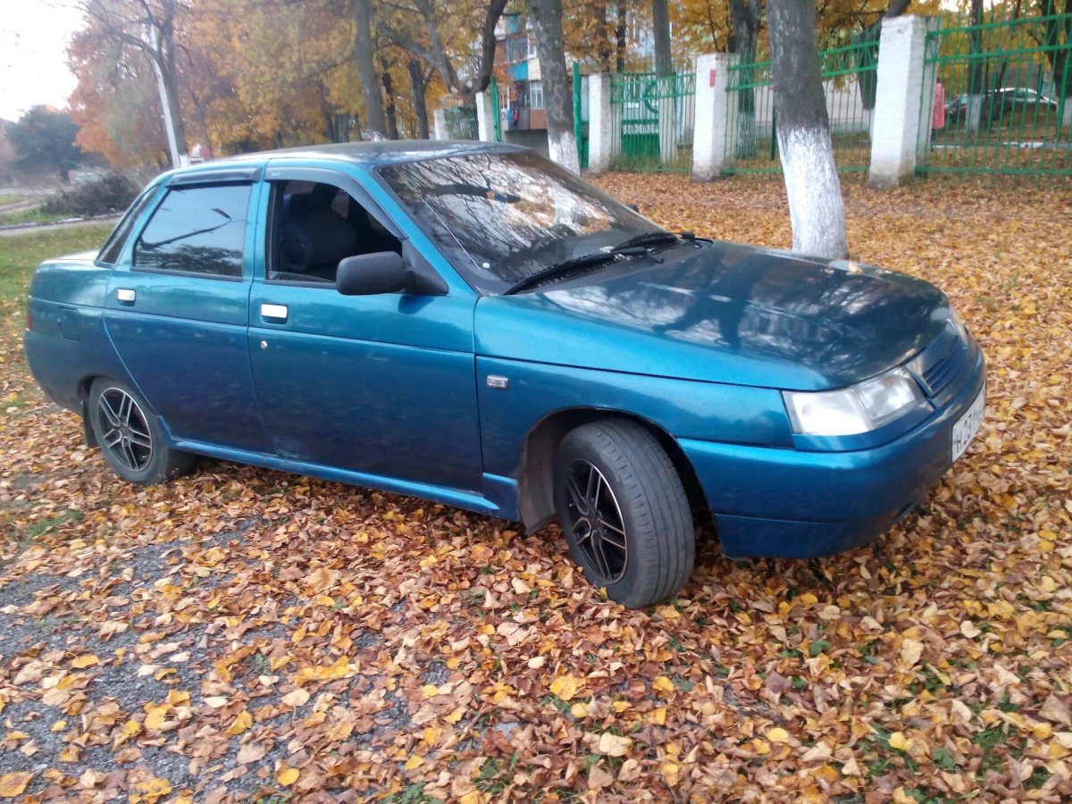 Lada 2110 сине-зеленый металлик
