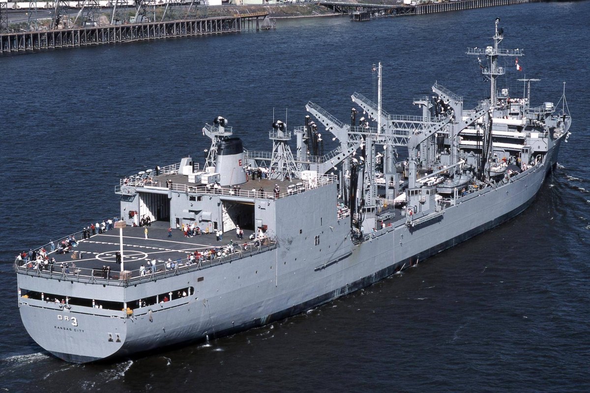 Корабль USS LCS-22 `Kansas City`