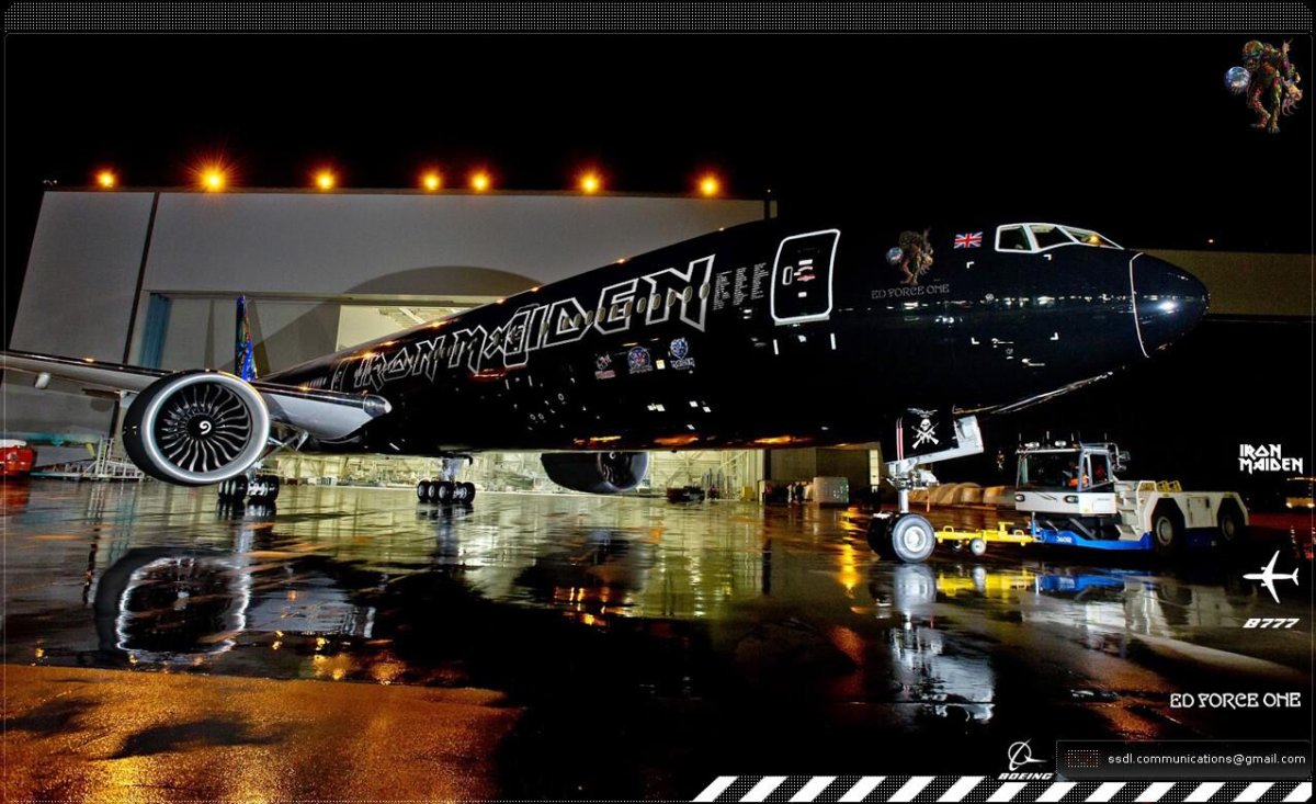 Чёрный Боинг 777