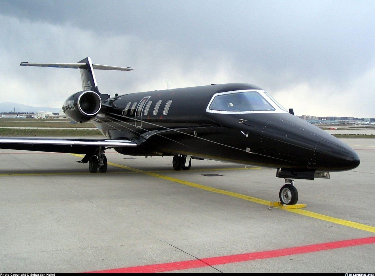 Самолет Learjet 40