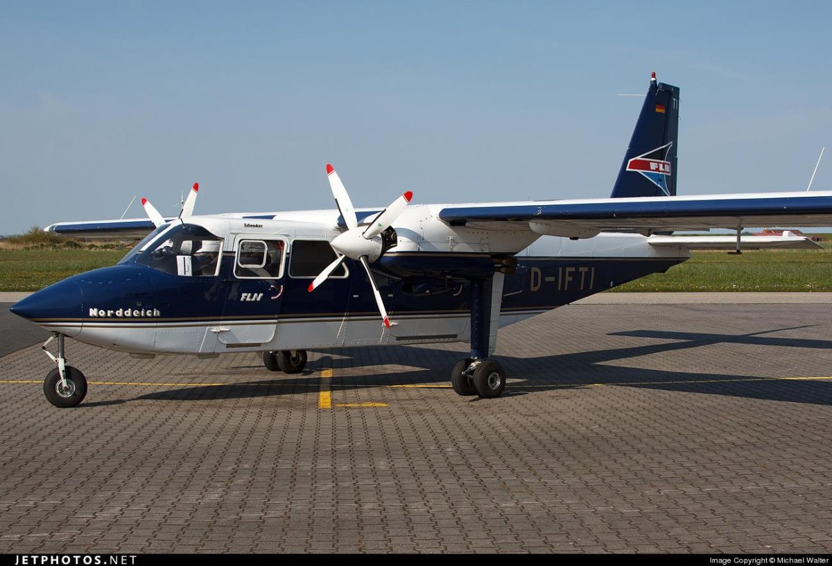 Islander bn2b