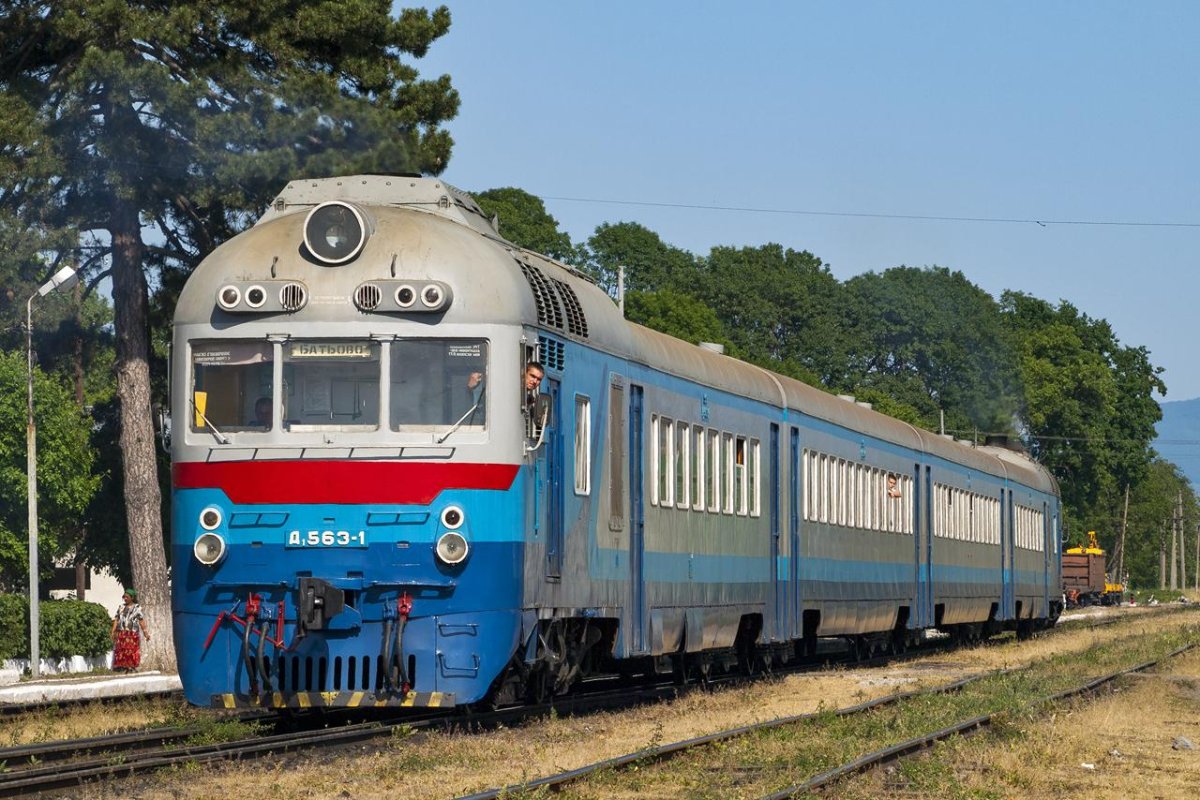 Пассажирский дизель-поезд д1-715