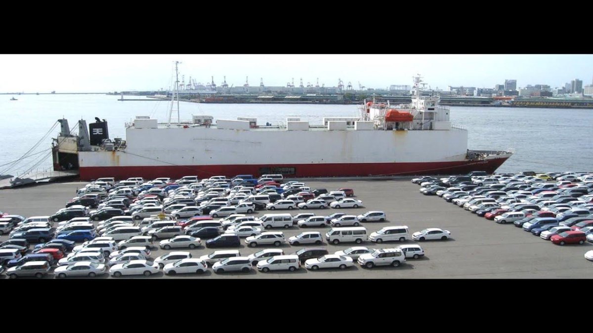 Автомобили в порту