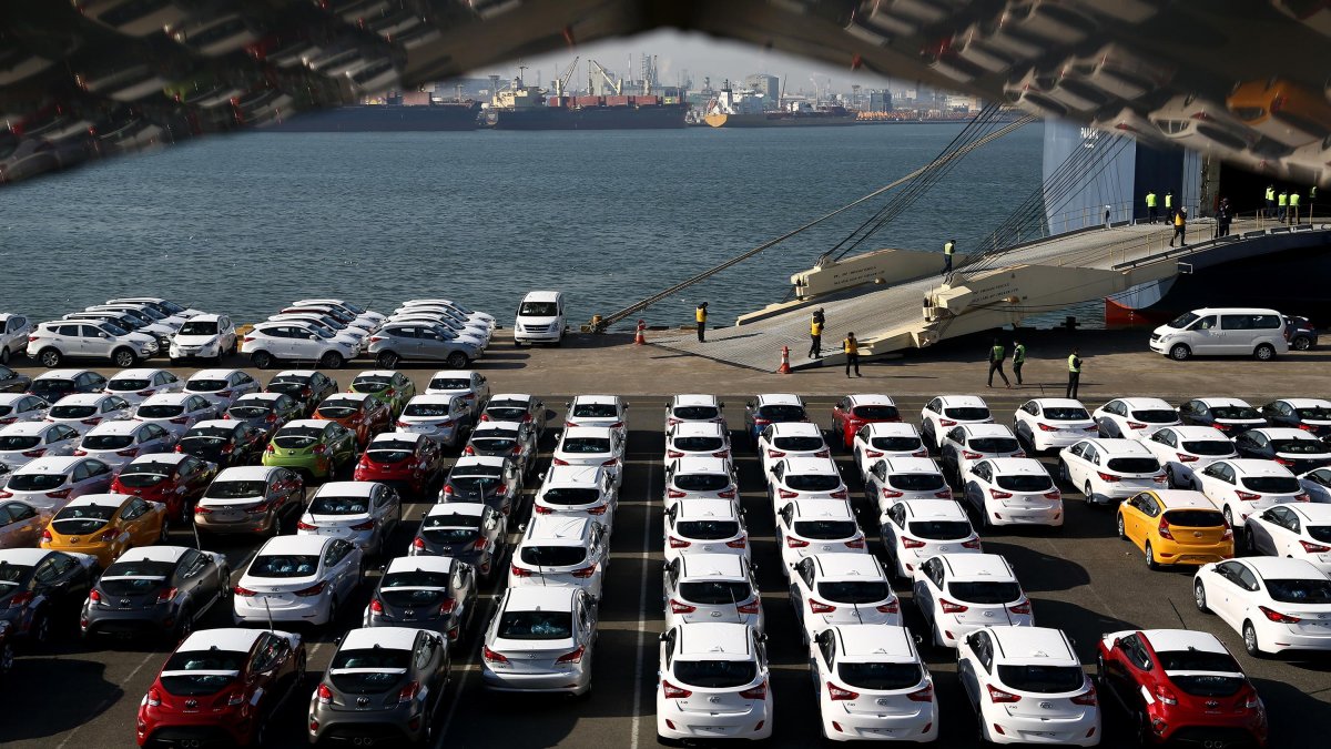 Машины в порту Японии