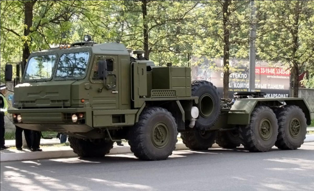 Тягач баз-6402