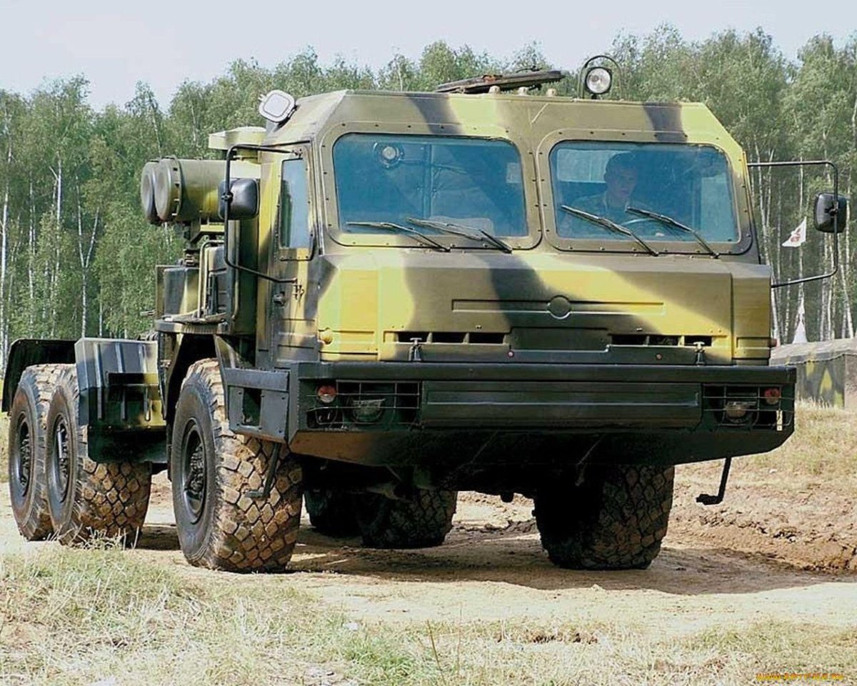 Тягач баз-6402