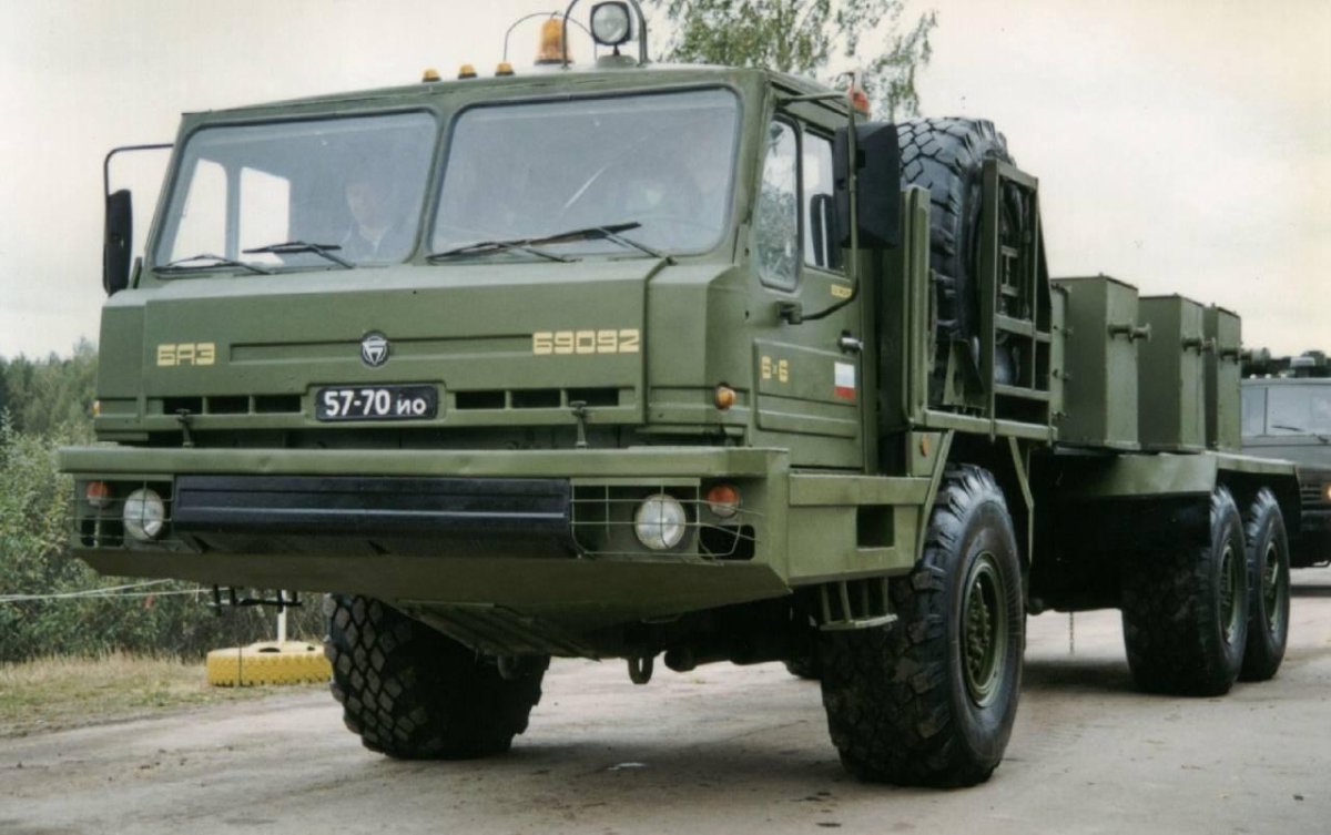 Грузовик баз 69092