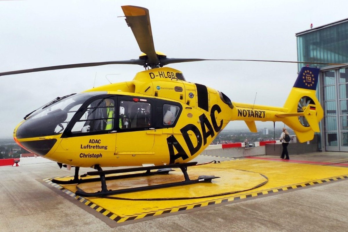 Желто красный вертолет