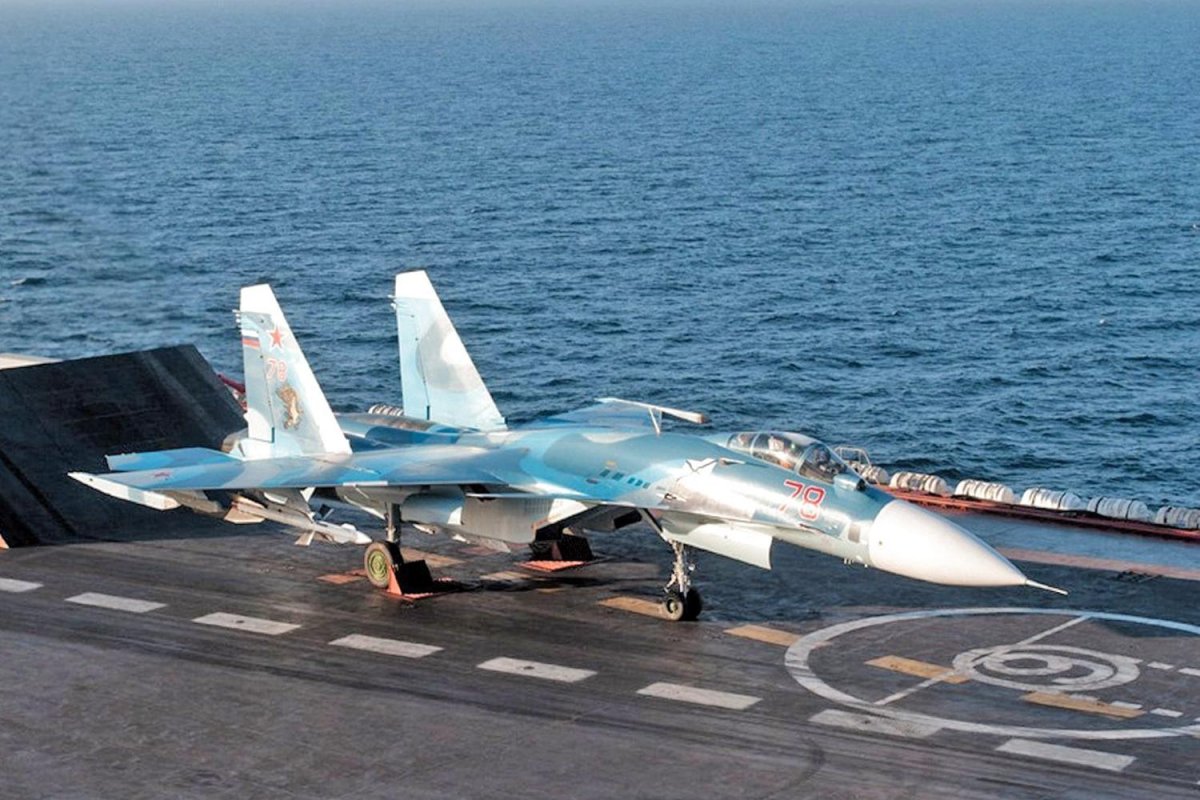 Су-33 палубный истребитель