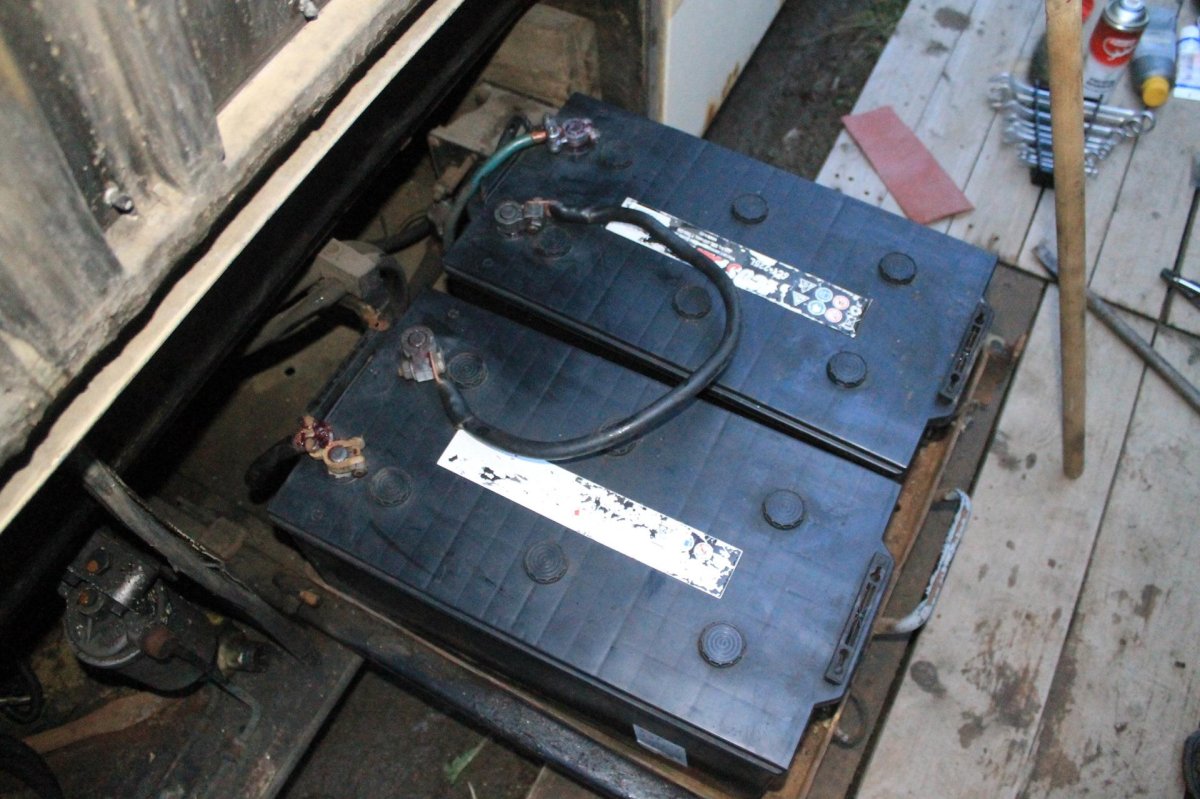 Ящик АКБ ЗИЛ 5301 бычок