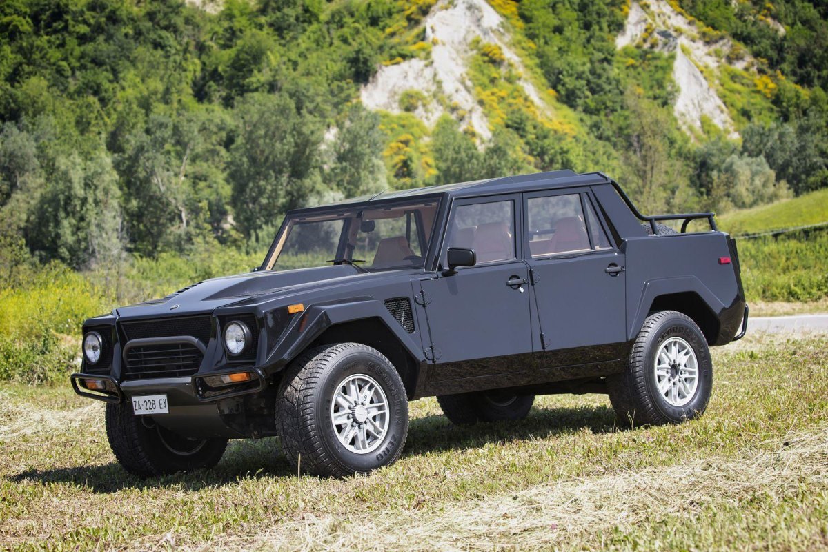 Ламборджини лм 002