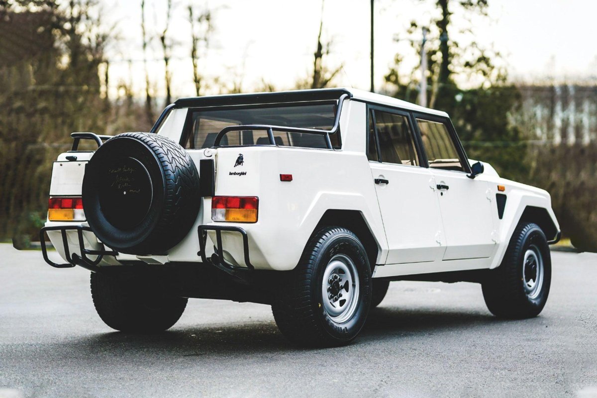Lamborghini lm002 сзади