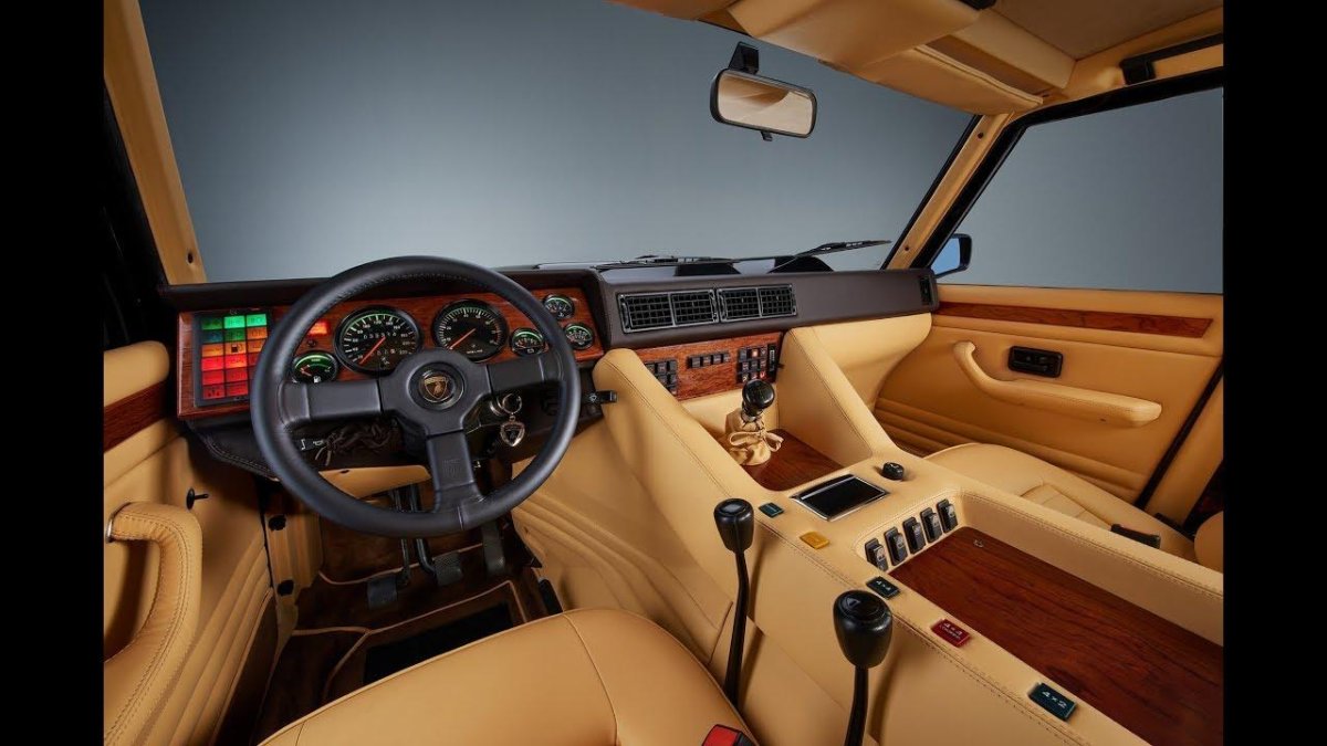 Lamborghini внедорожник lm002