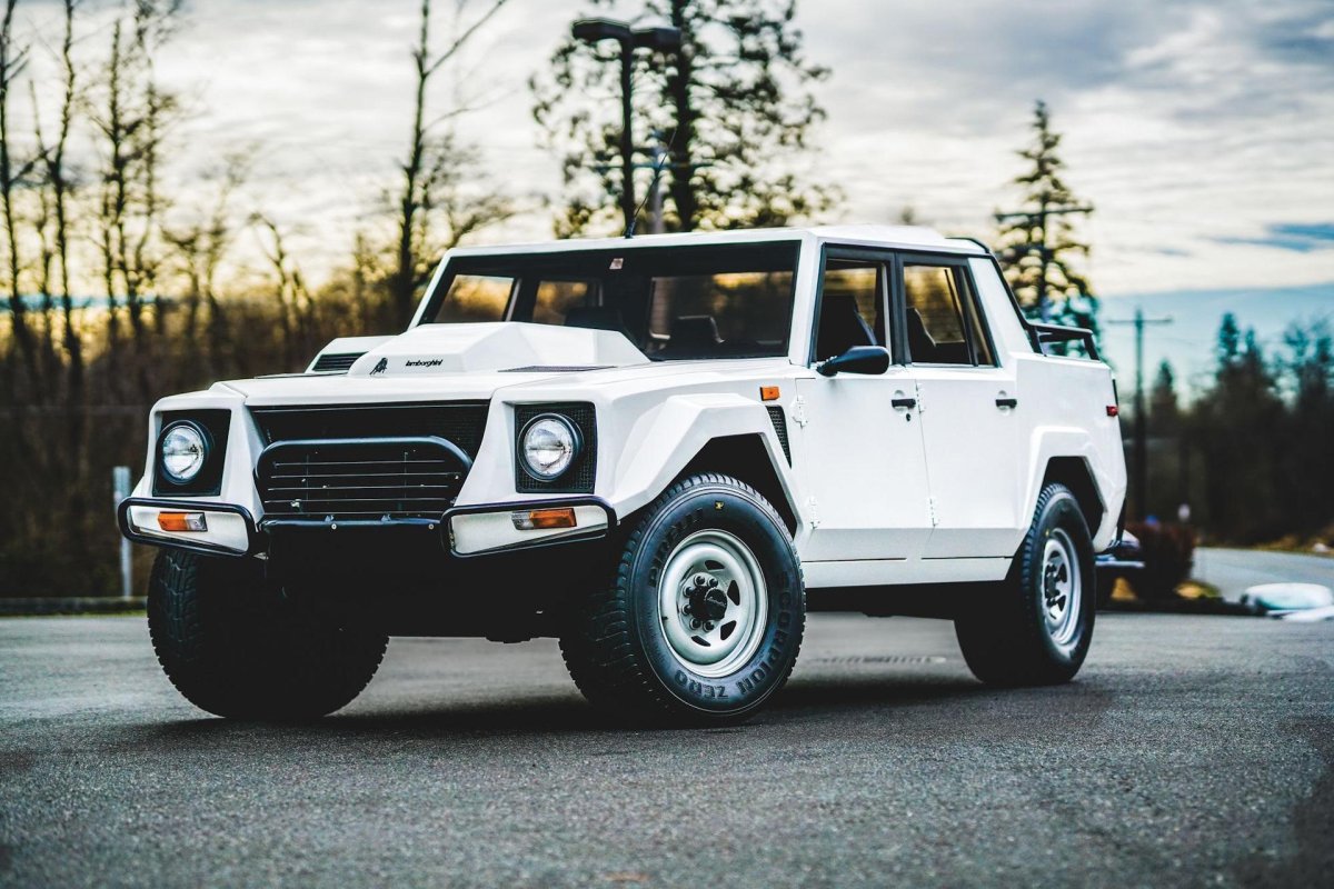 Lamborghini lm002