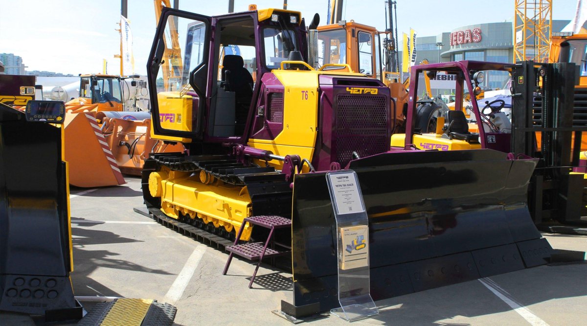 ЧЕТРА бульдозер т-6