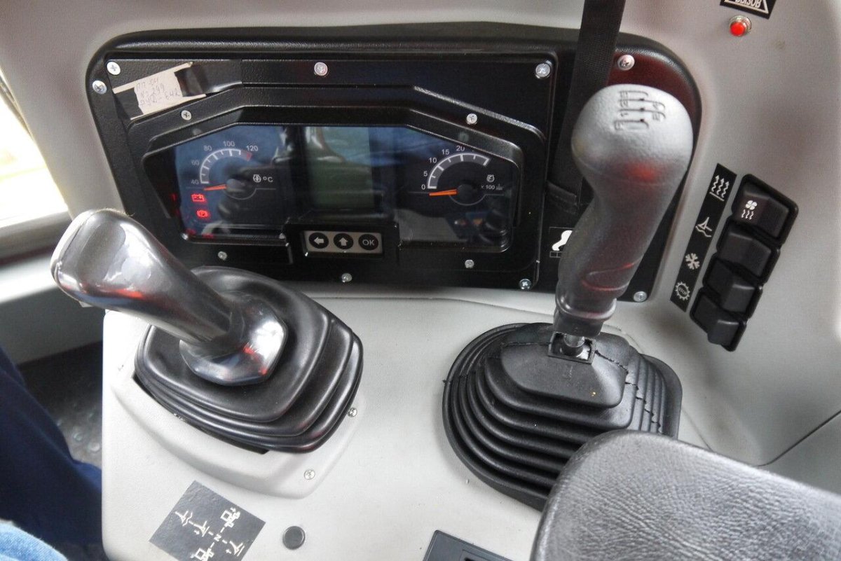 Бульдозер ЧЕТРА т11 джойстик управления