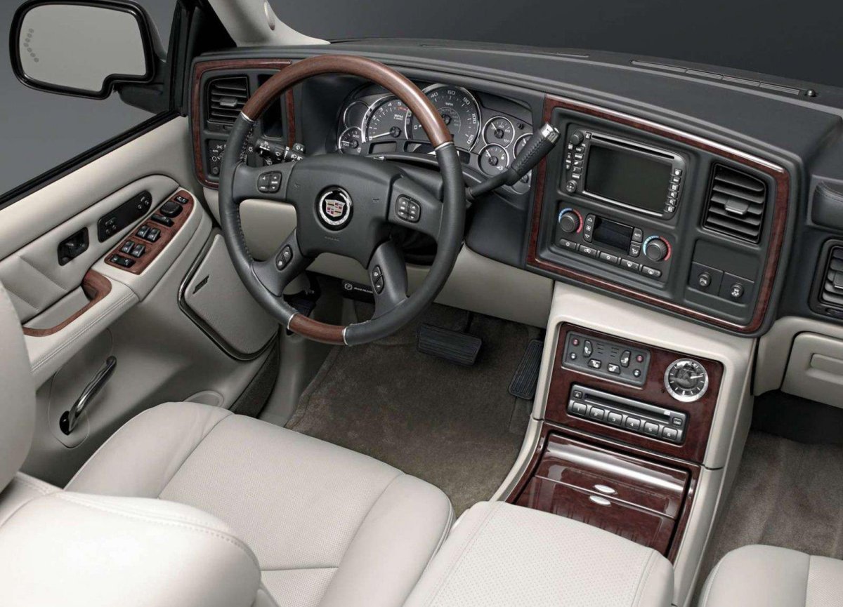 Кадиллак Эскалейд 2004 салон