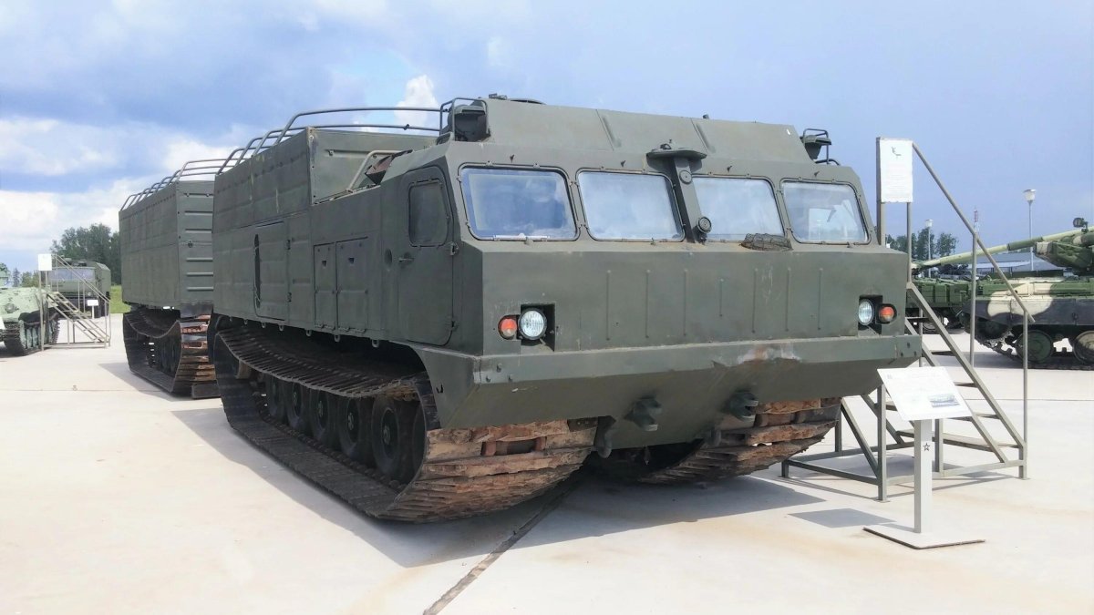 Двухзвенный гусеничный Транспортер Витязь