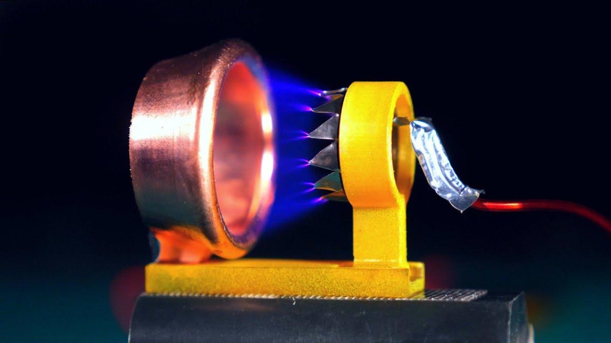 Ионный двигатель