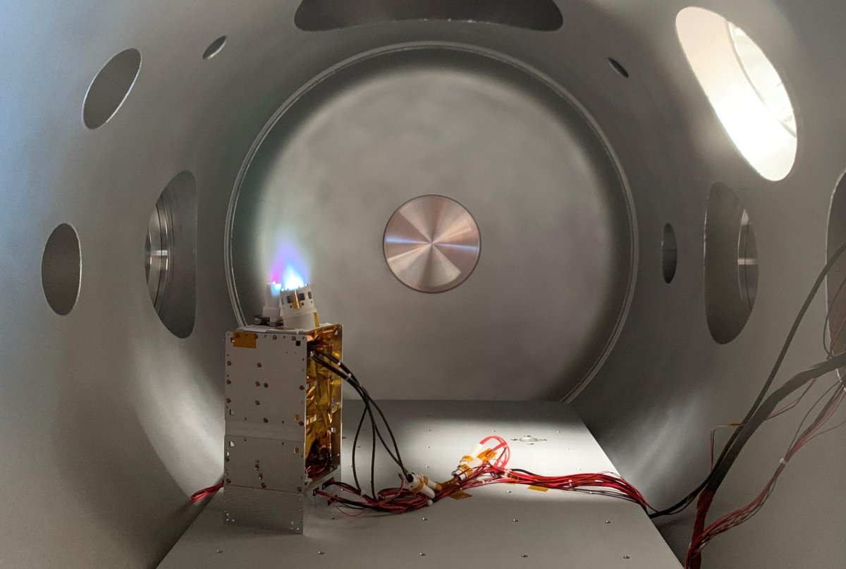 Ионный двигатель холла