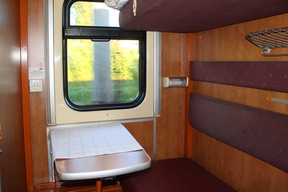 Двухместное купе в поезде РЖД