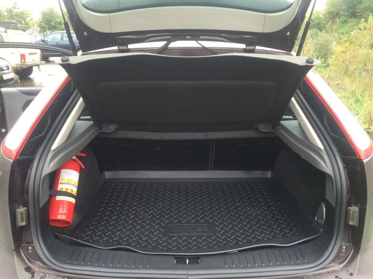 Ford Focus 2 хэтчбек багажник