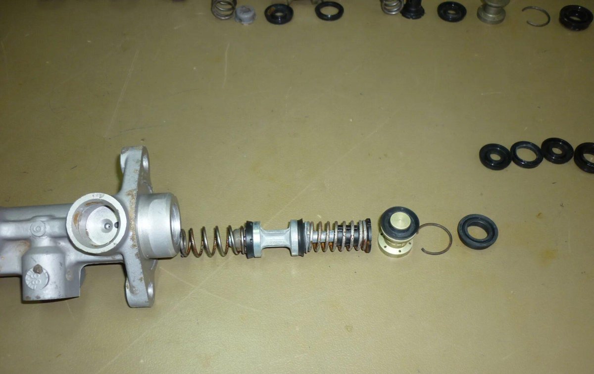 Главный тормозной цилиндр Опель кадет