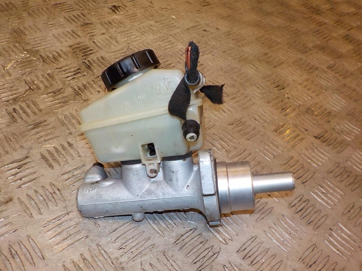 Главный тормозной цилиндр Опель Астра