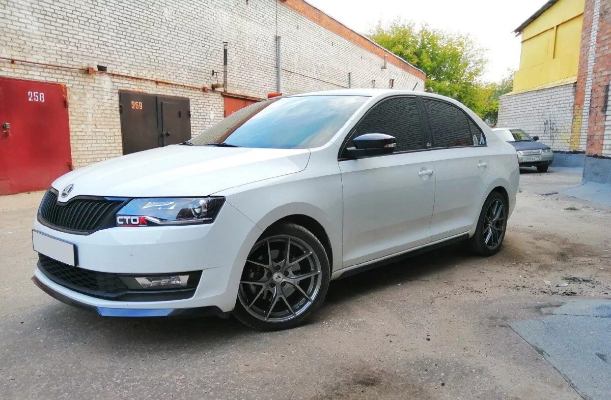 Белые r17 Skoda Rapid