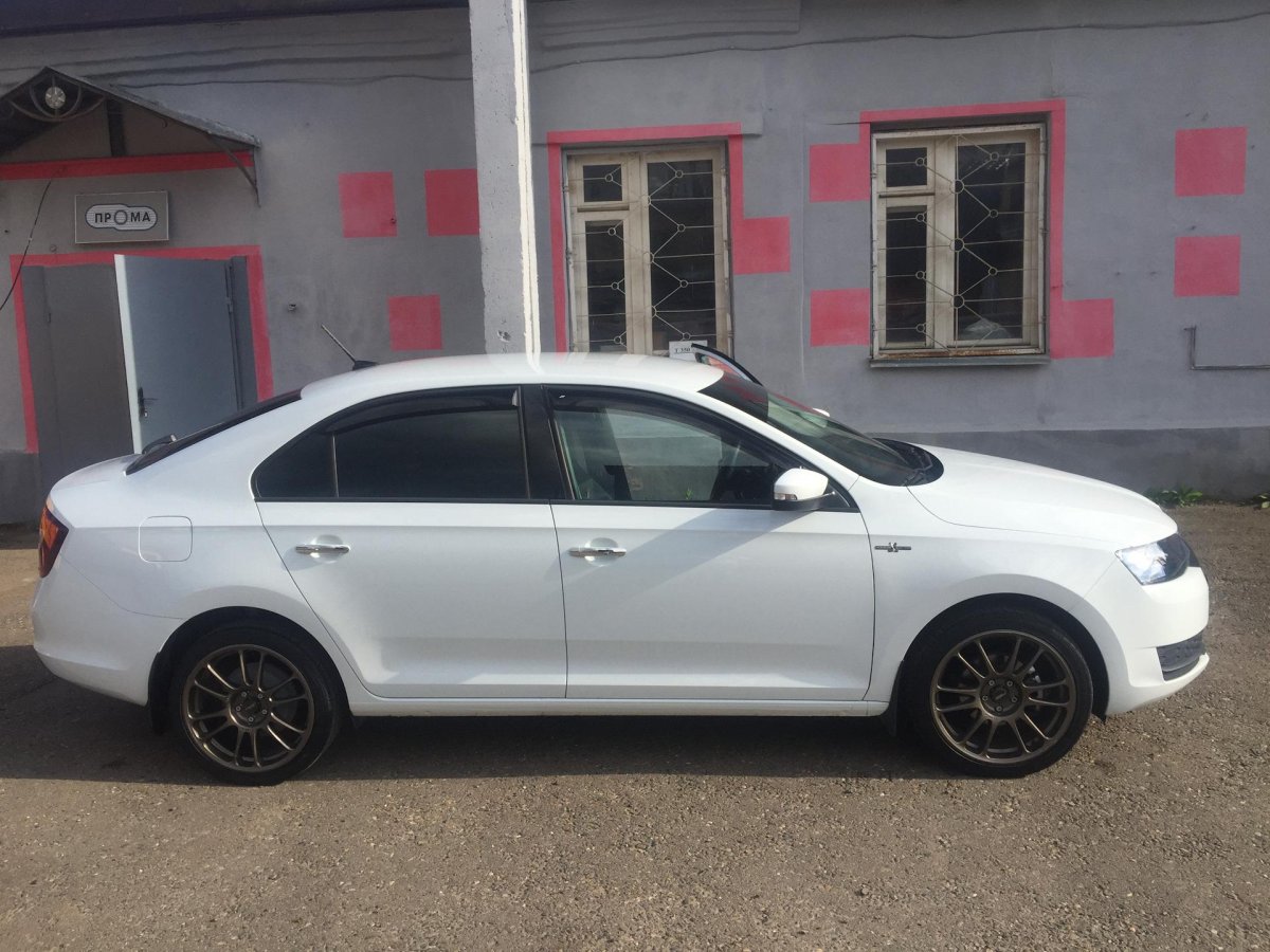 Шкода Рапид на 14 дисках