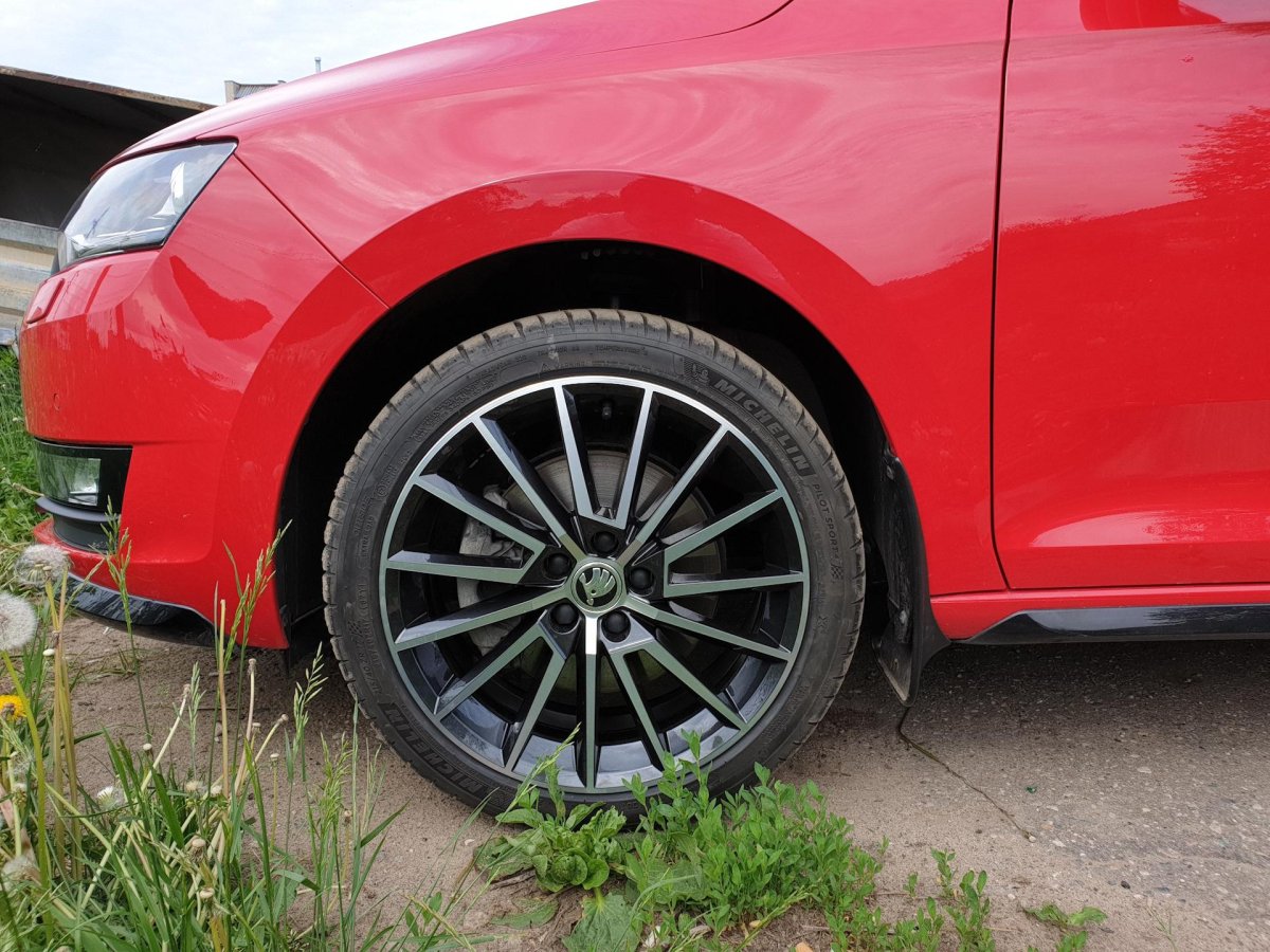 Skoda Rapid r17 215/45