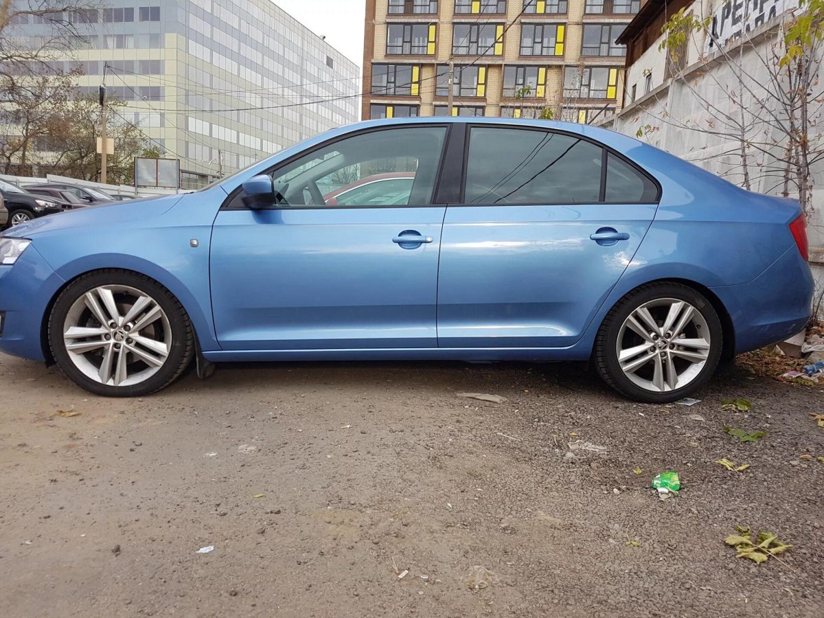 Skoda Rapid r17 215/45
